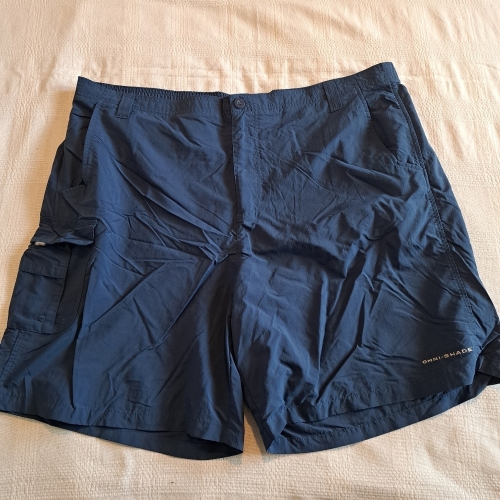 Columbia men's XXL blue light weight PFG fishing sport shorts. VGUC